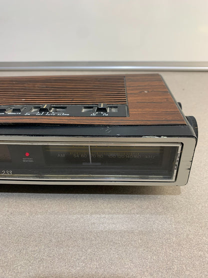 Vintage Alarm Clock Radio Realistic Chronomatic 233 AM/FM Wood Grain Radio Shack