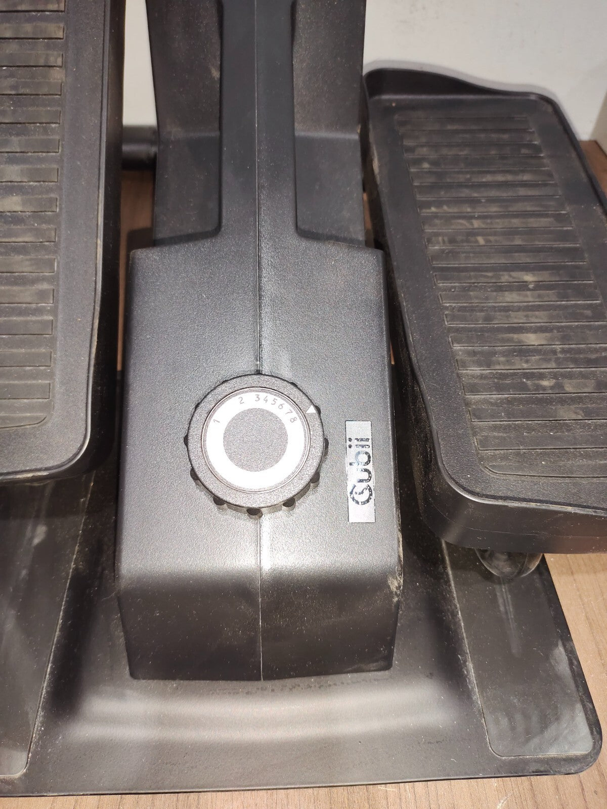 Cubii Compact Seated Under Desk Elliptical F3A2 Built in Display Monitor