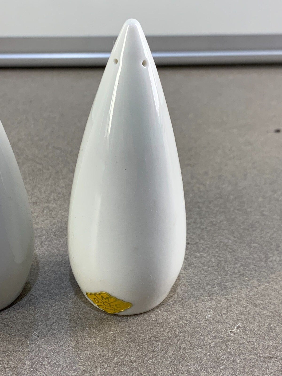 Vintage Modern White Teardrop Ceramic Salt & Pepper Shakers OMC Japan MCM w/ Box