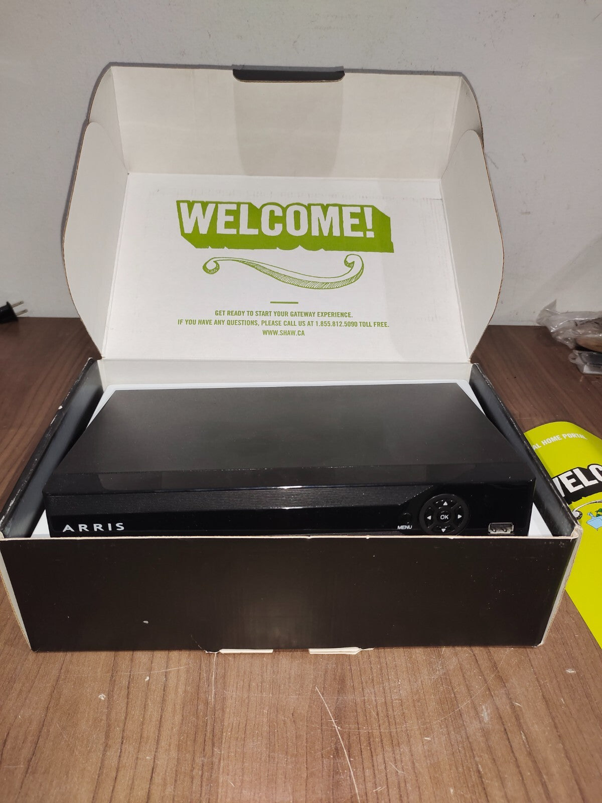 ARRIS MP2000NA Shaw Digital Cable Box With Remote and Cables