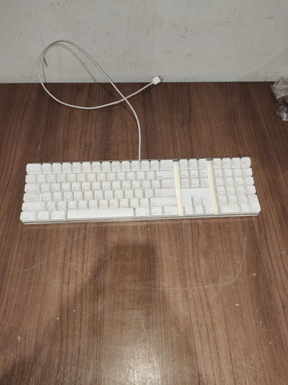 Apple A1048 English wired full size USB keyboard