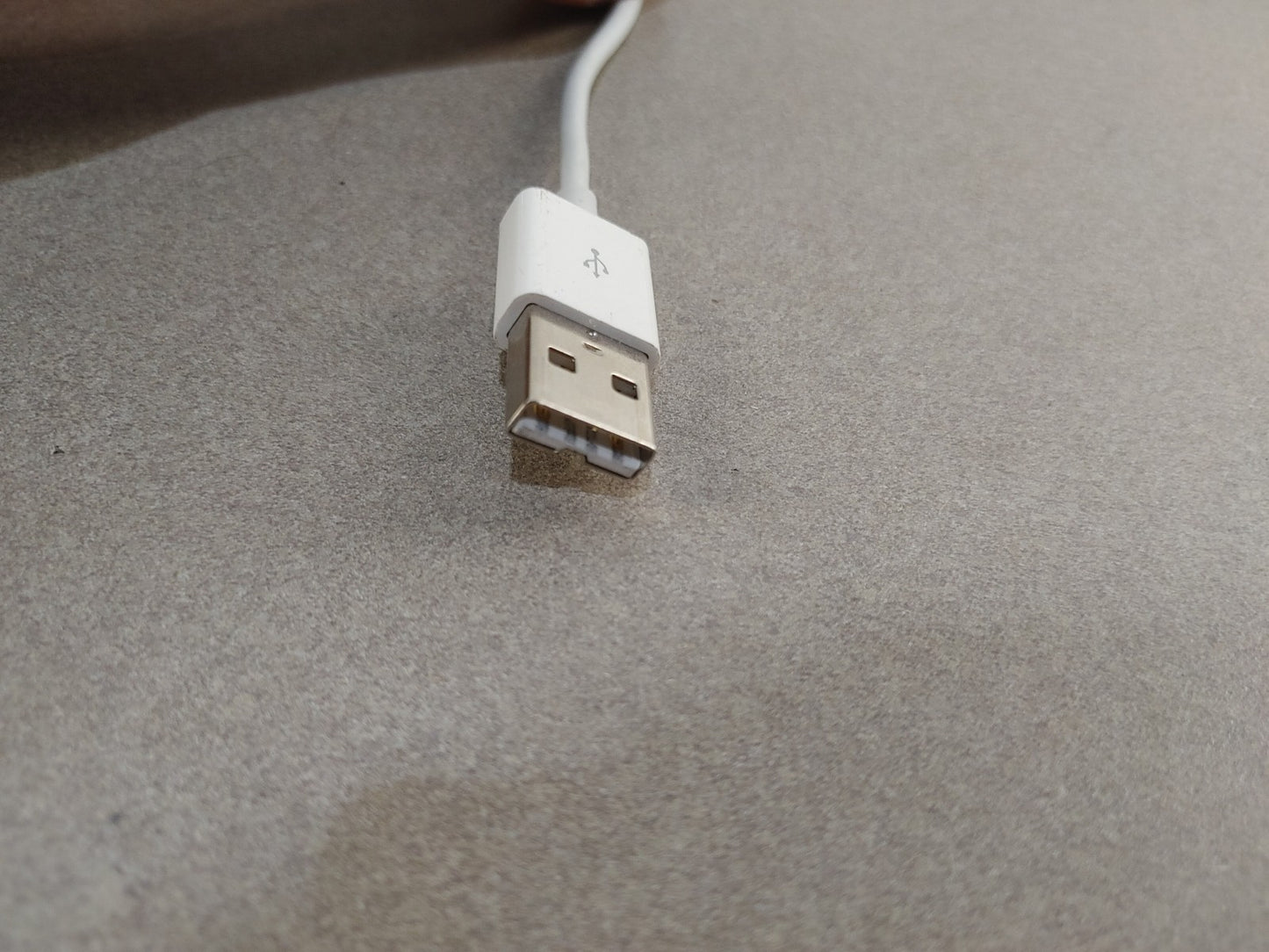 GOOD CONDITION Apple A1243 USB Keyboard White/Silver TESTED WORKING