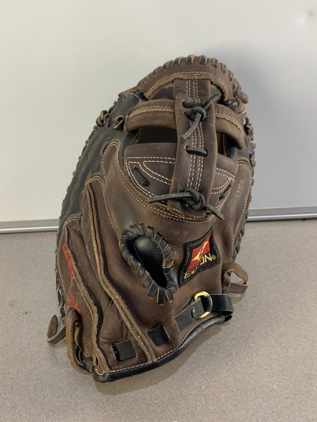 Easton EX211 Competitors Series Baseball Catchers Mitt RHT