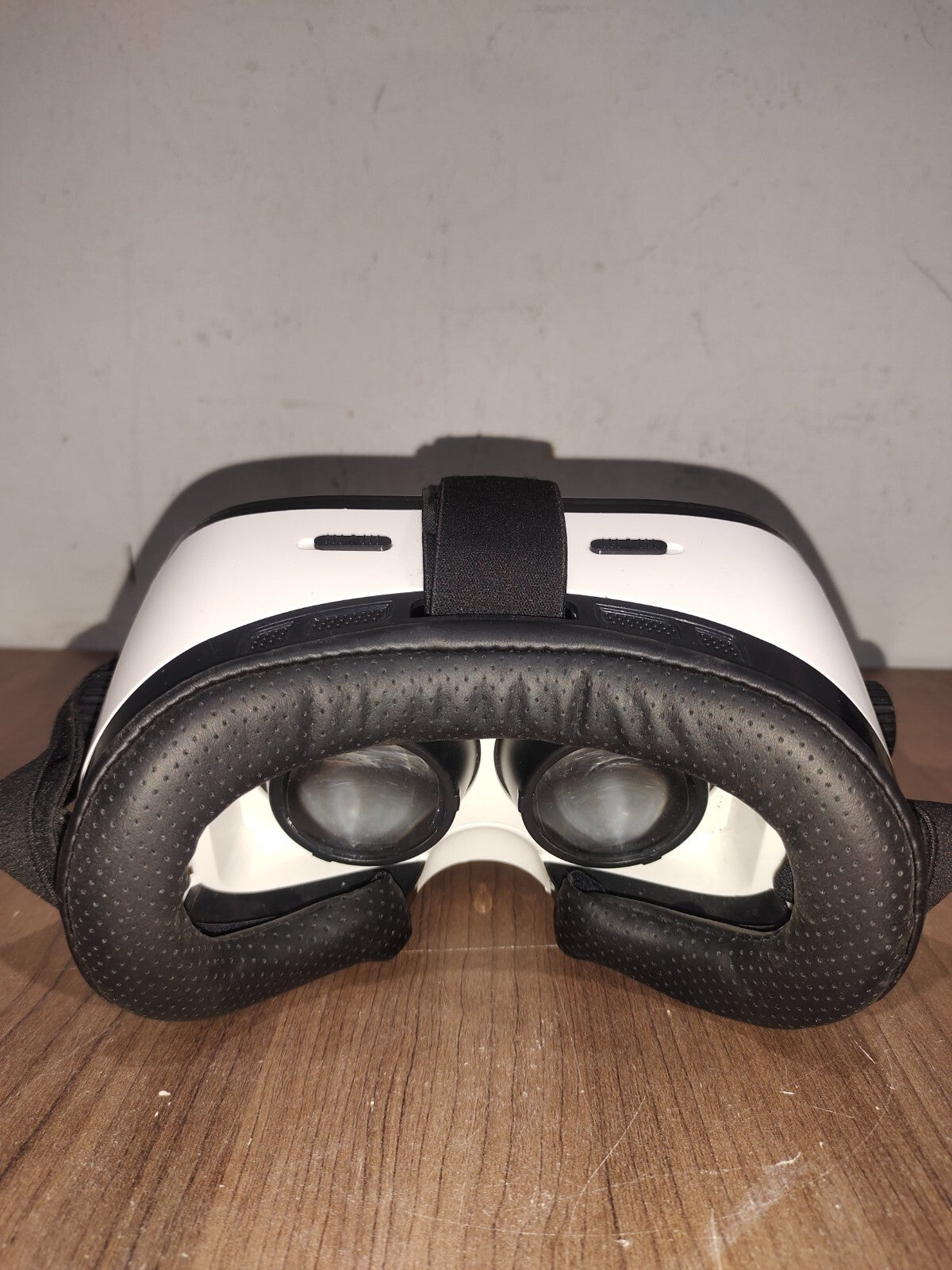 EVO VR Ultra II - Virtual Reality Headset - White Black - Up to 6" Smartphones