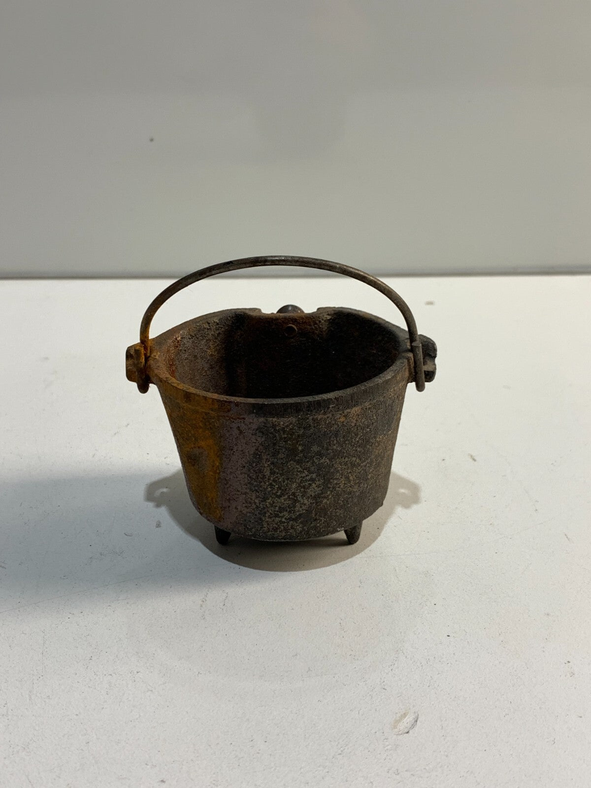 CANADIAN FORGE MINIATURE CAST IRON 3 LEG BLACK KETTLE POT