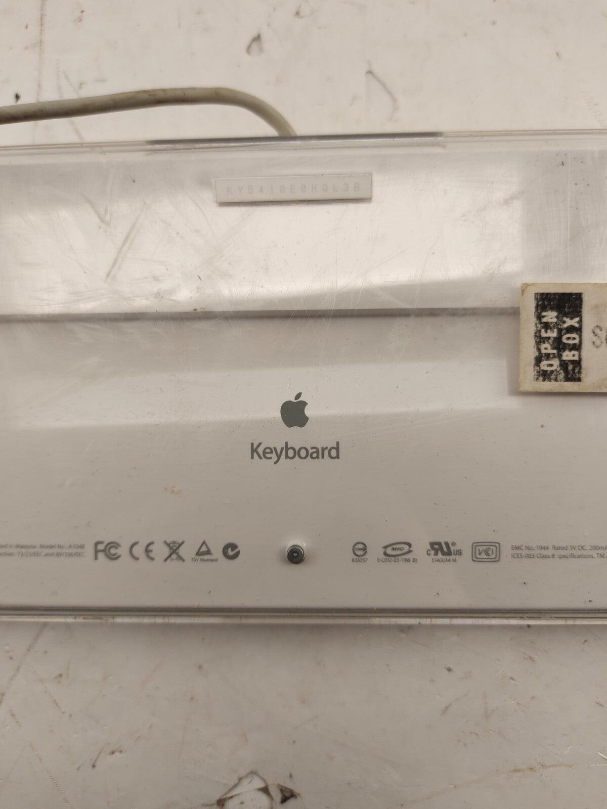 Genuine Apple A1048 English wired full size USB keyboard