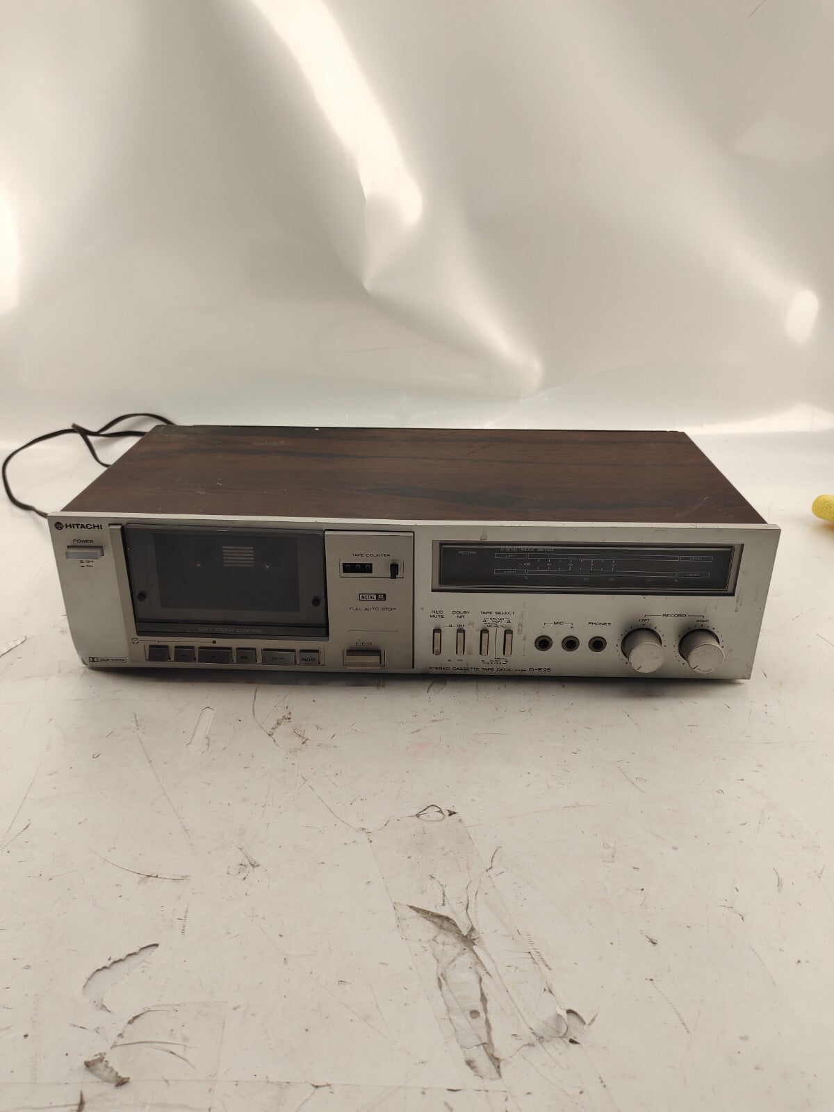 Hitachi - Model D-E25 Stereo Cassette Tape Deck Audio Stereo