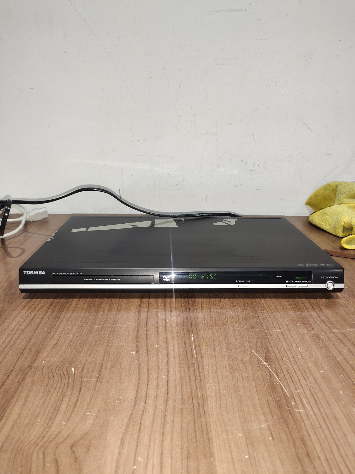 Toshiba SD-K770 Dolby Digital Multi-Zone Digital Cinema Progressive DVD Player