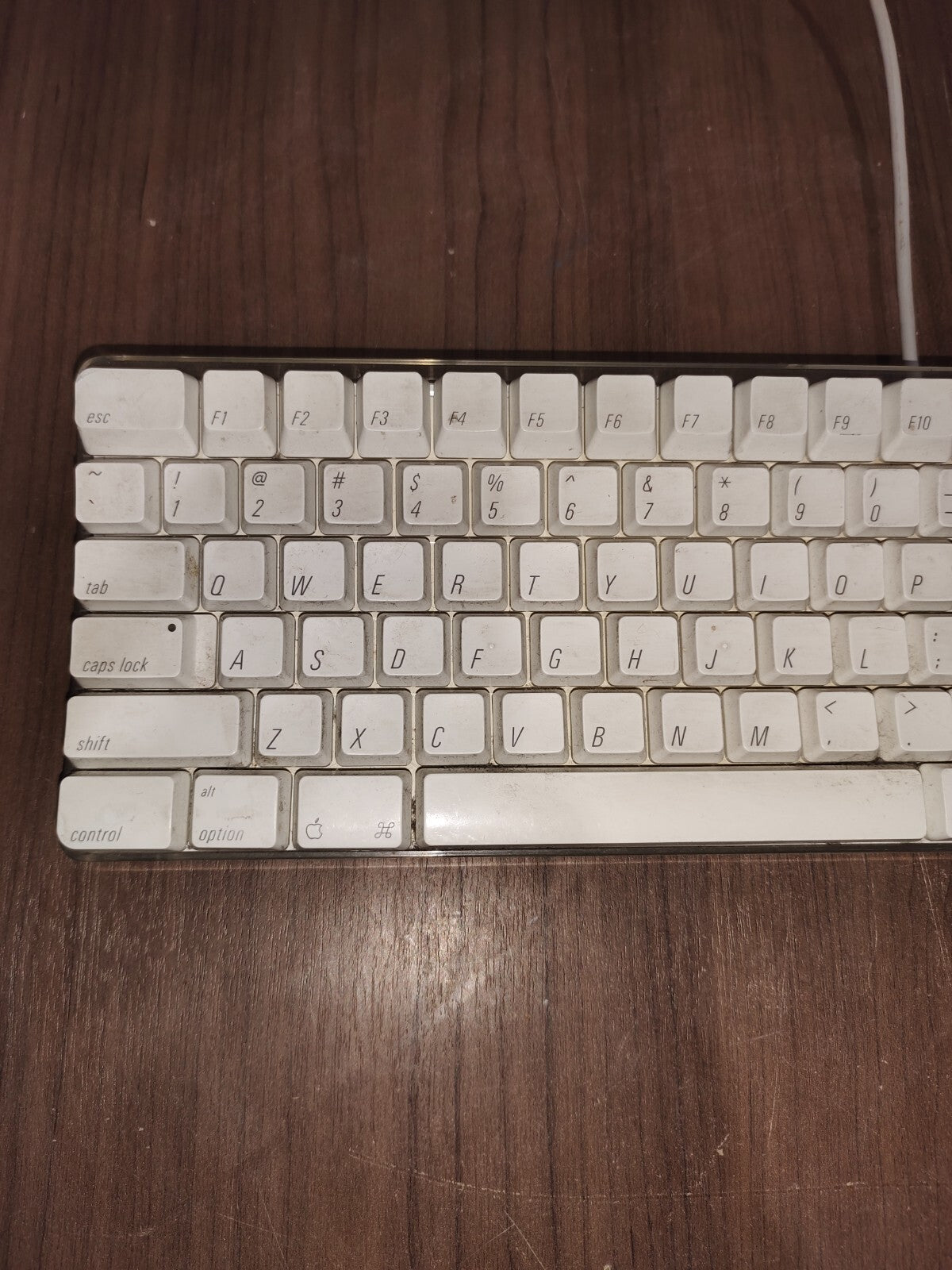 Apple A1048 English wired full size USB keyboard