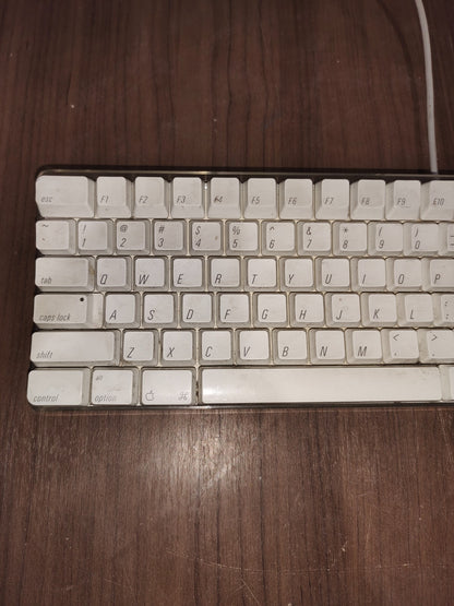 Apple A1048 English wired full size USB keyboard