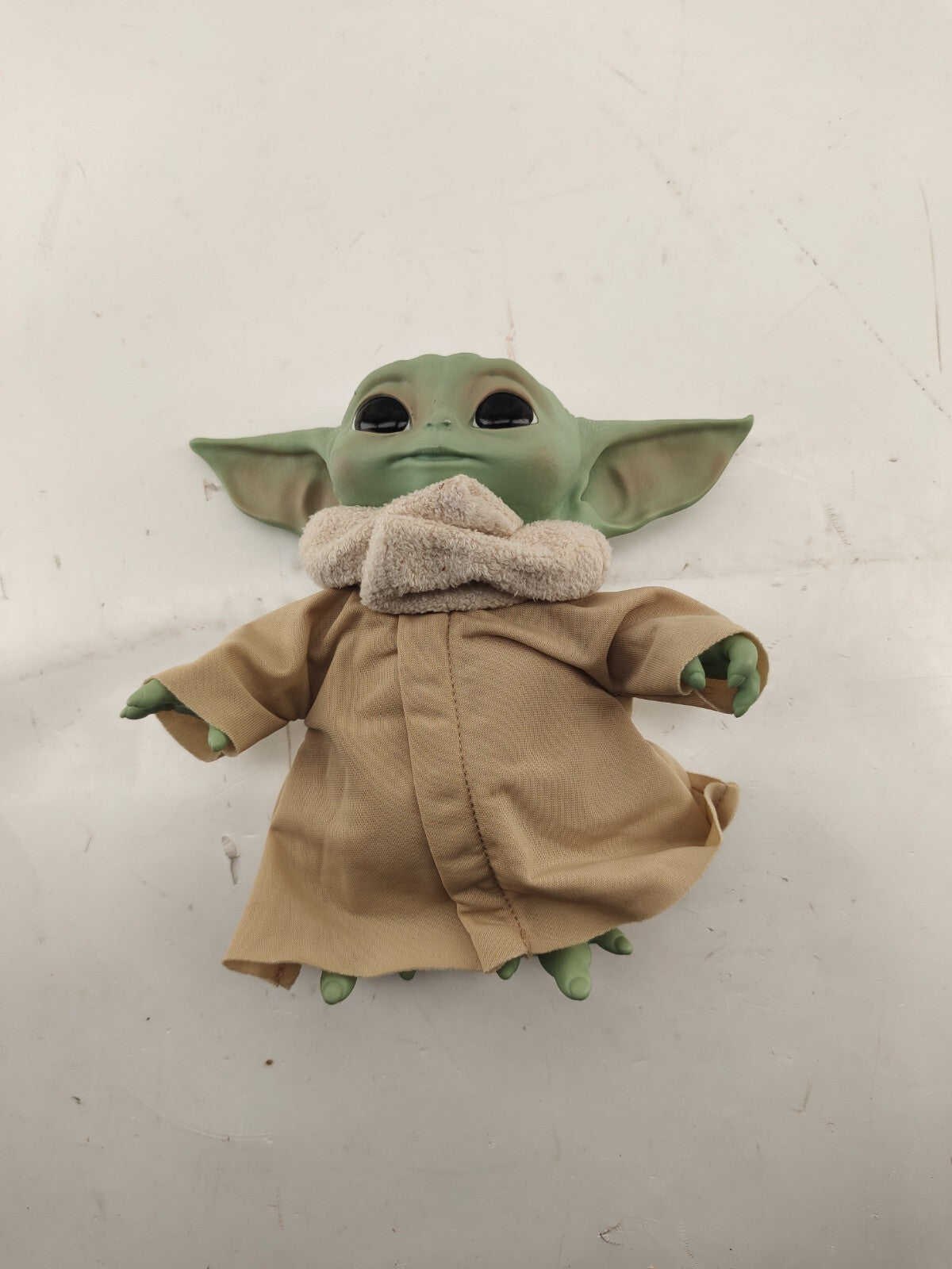 Hasbro Star Wars Crying Mandalorian Baby Yoda Grogu