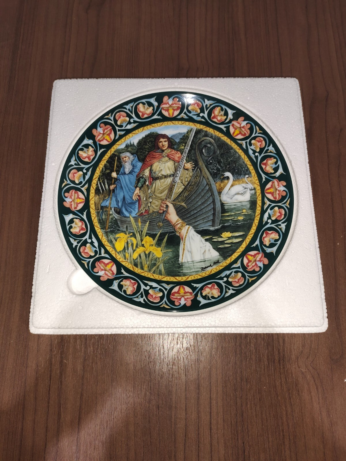 Wedgwood The Legend of King Arthur Bone China Certified Plate