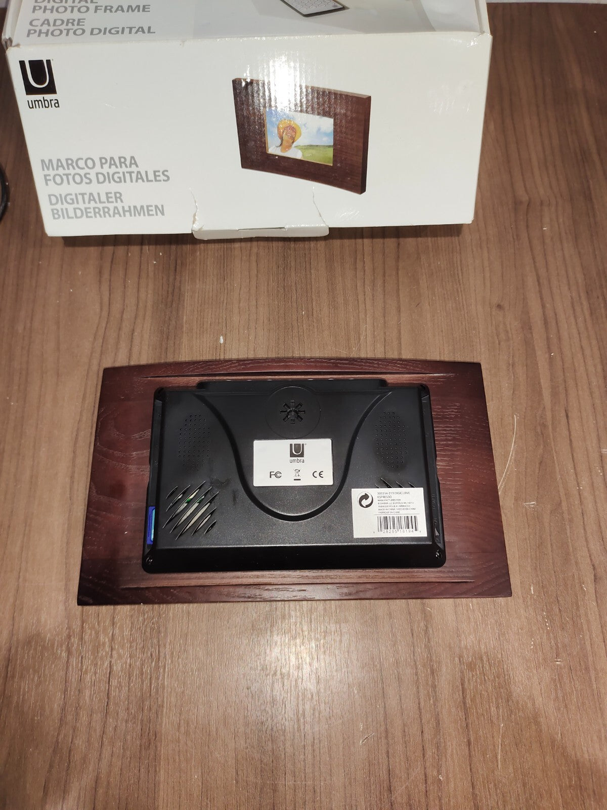 Umbra Digicurve Espresso - Digital Photo Frame