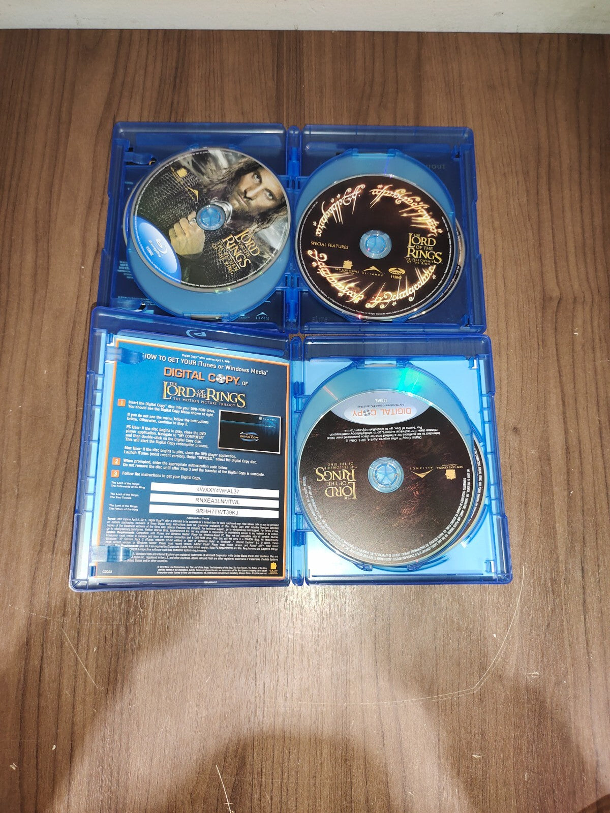LORD OF THE RINGS: Trilogy (Blu-ray Disc, 2010) DVD set
