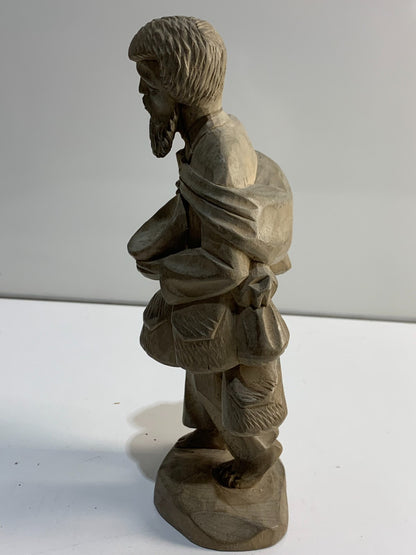 VINTAGE UNBRANDED HAND CARVED FOLK ART LIGHT WOOD CARVING OLD MAN
