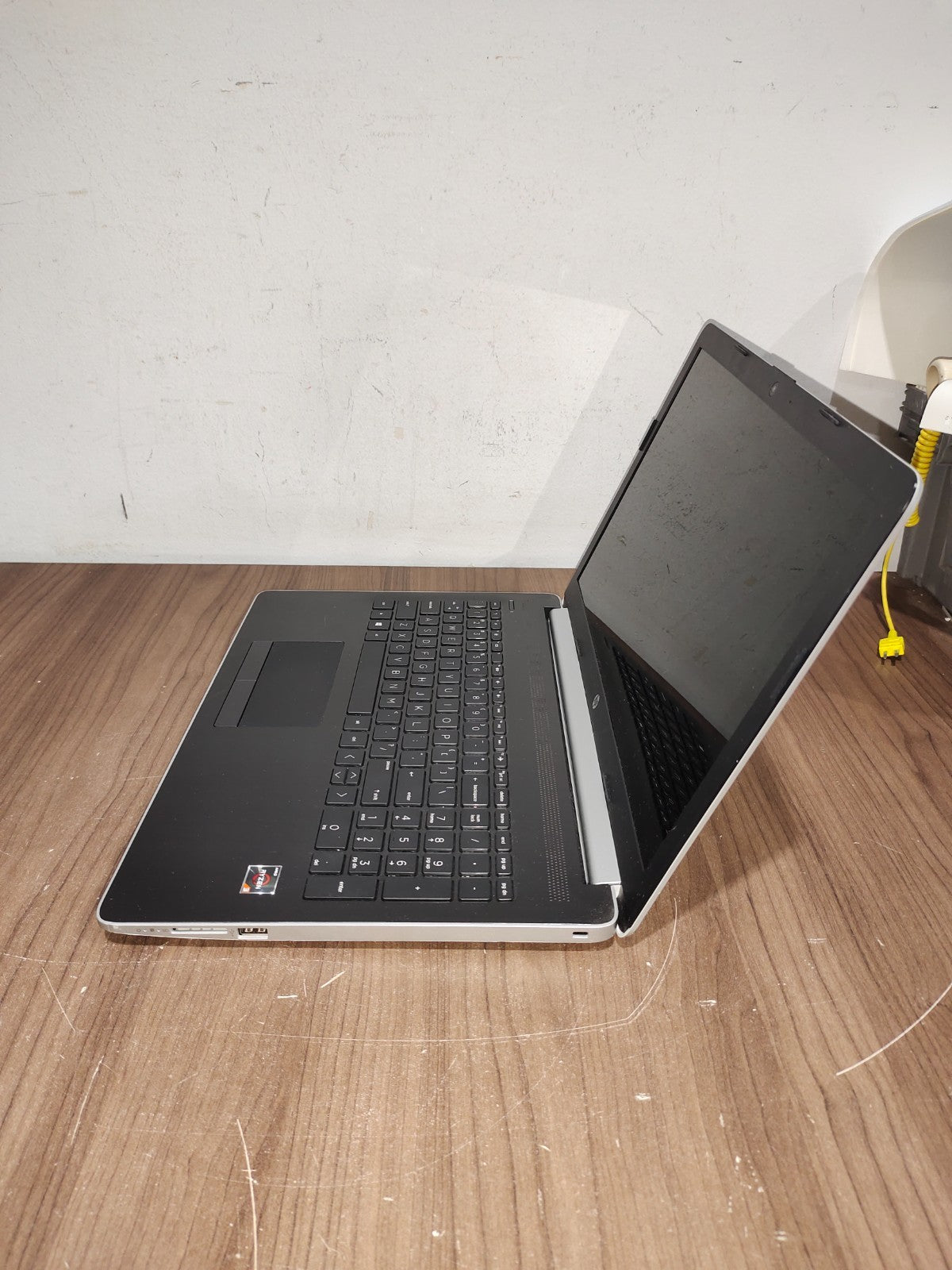 HP 15-DB1931CL 15.6" - 128GB SSD, AMD Ryzen 3 3200U, 2.60GHz, 4GB RAM - Laptop