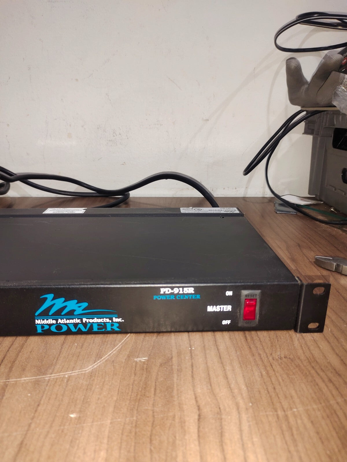 Middle Atlantic Products PD-915R-PL 15 Amp 9 Outlet Surge Protection Power Strip