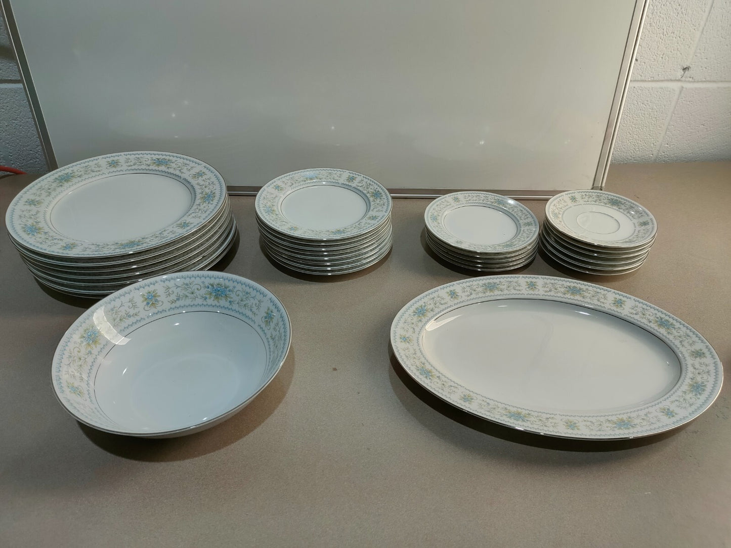 Fine china casino dinner set japan