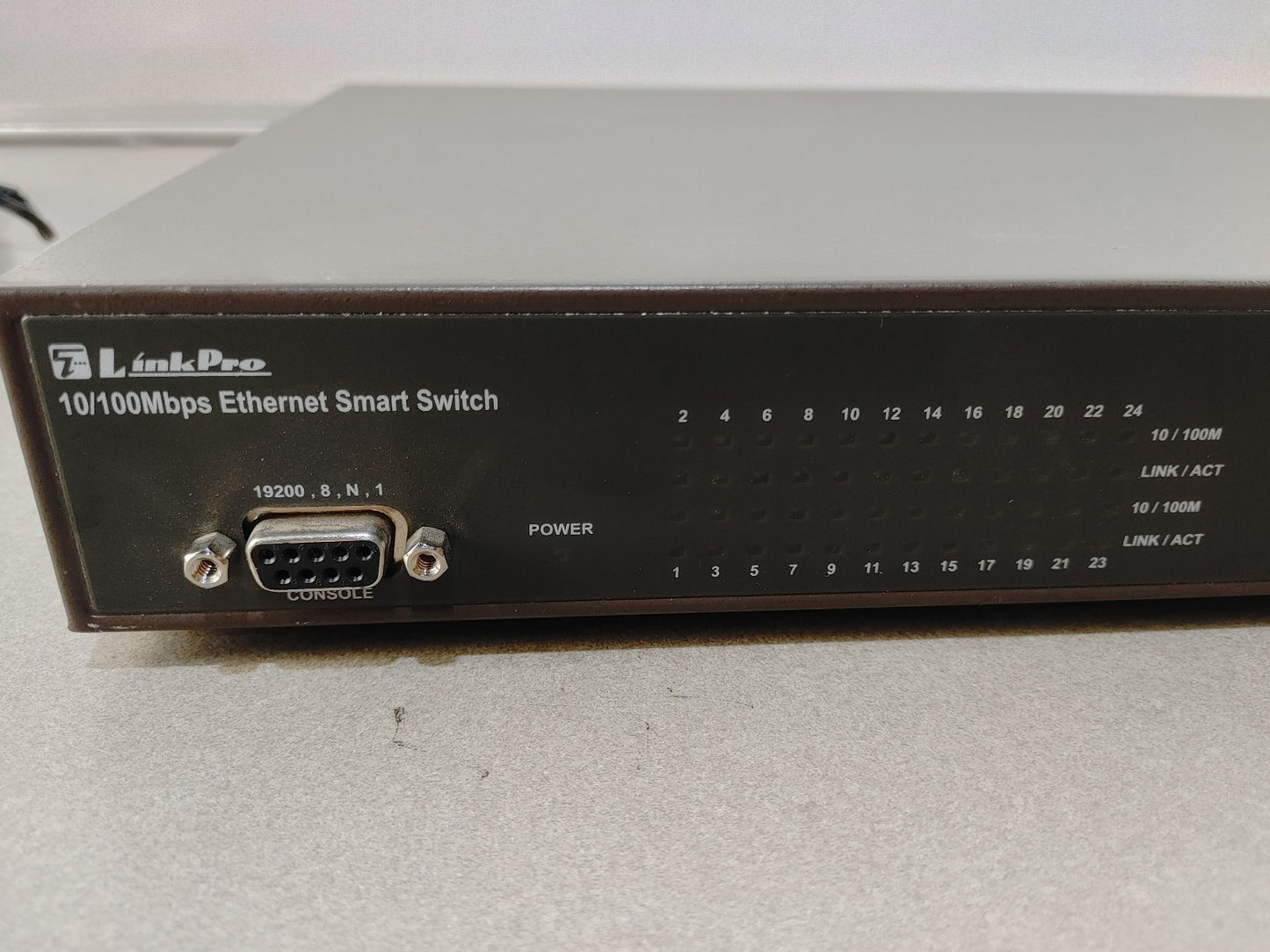 GOOD CONDITION LinkPro 10/100Mbps 24 port Ethernet Switch - Brown