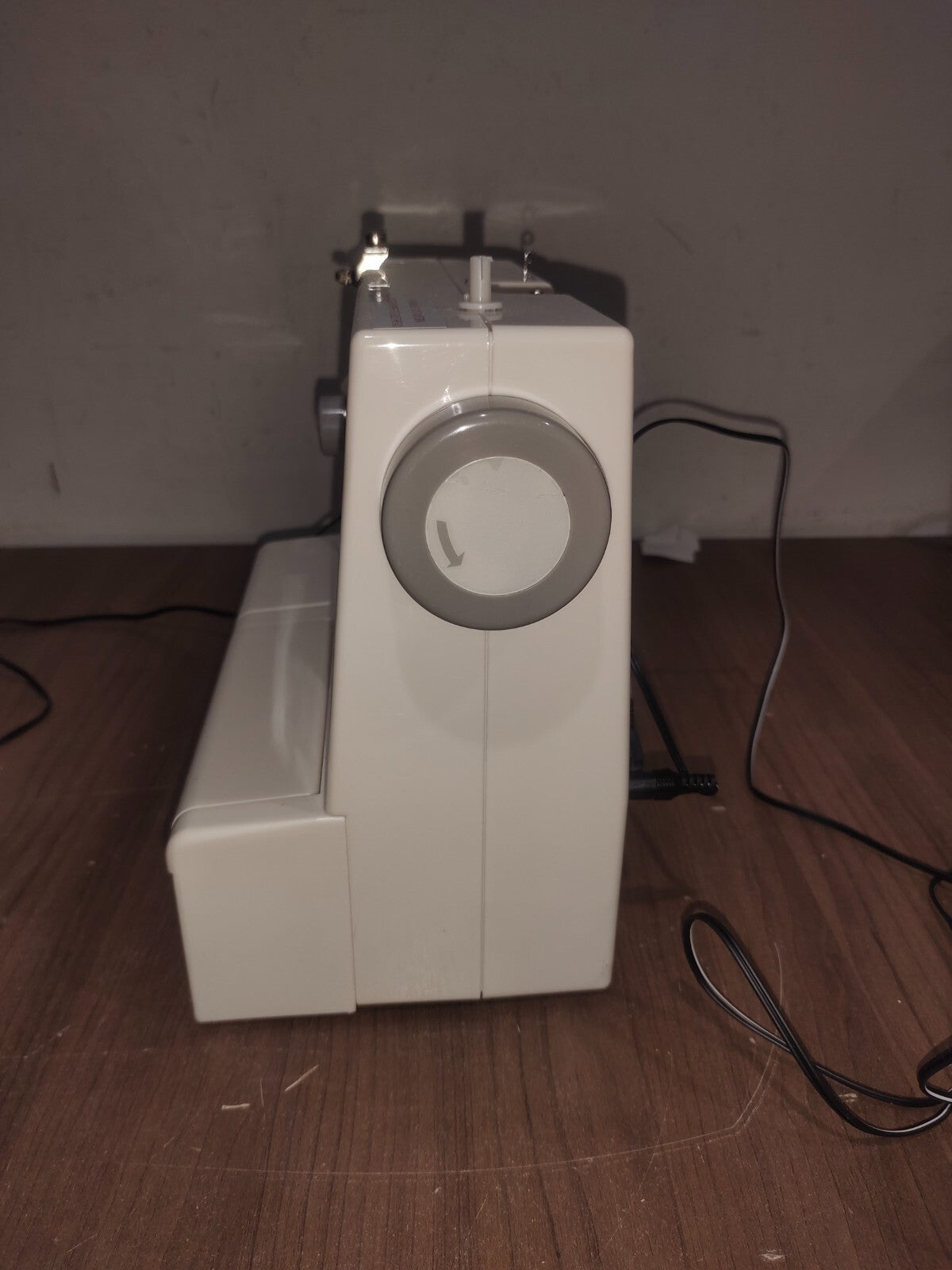 Vintage Singer Tiny Tailor Mending Machine - TT600X