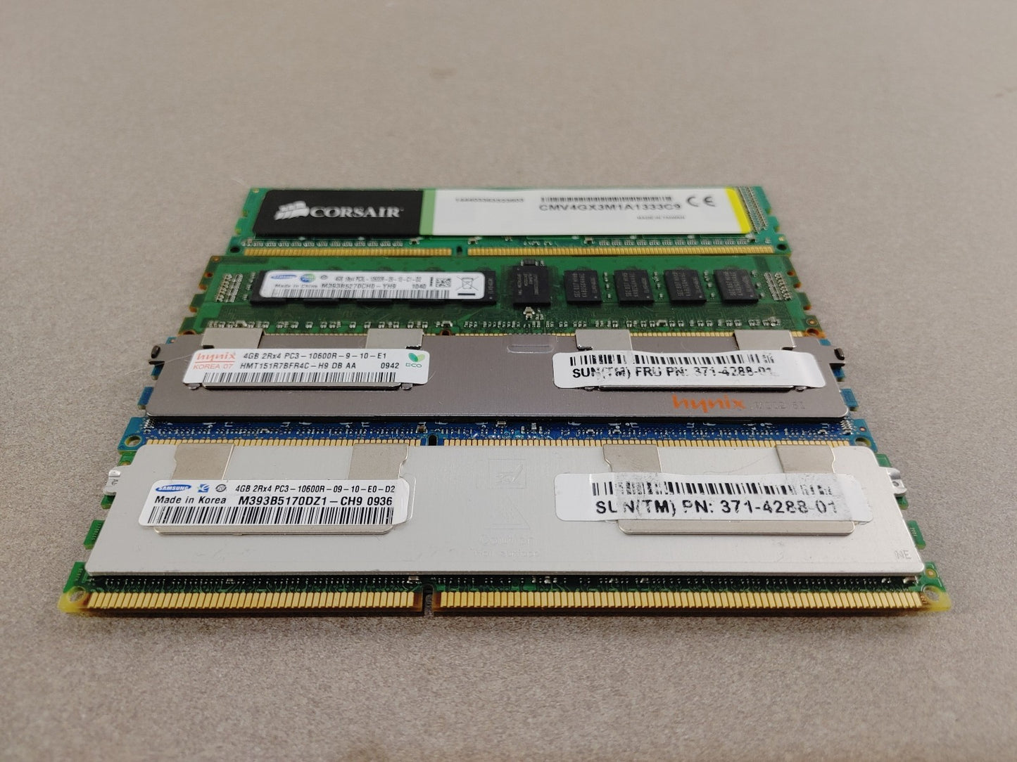 GREAT CONDITION 16GB DDR3 10600 4 DIMMs PACK (2 w/ Heatsink)
