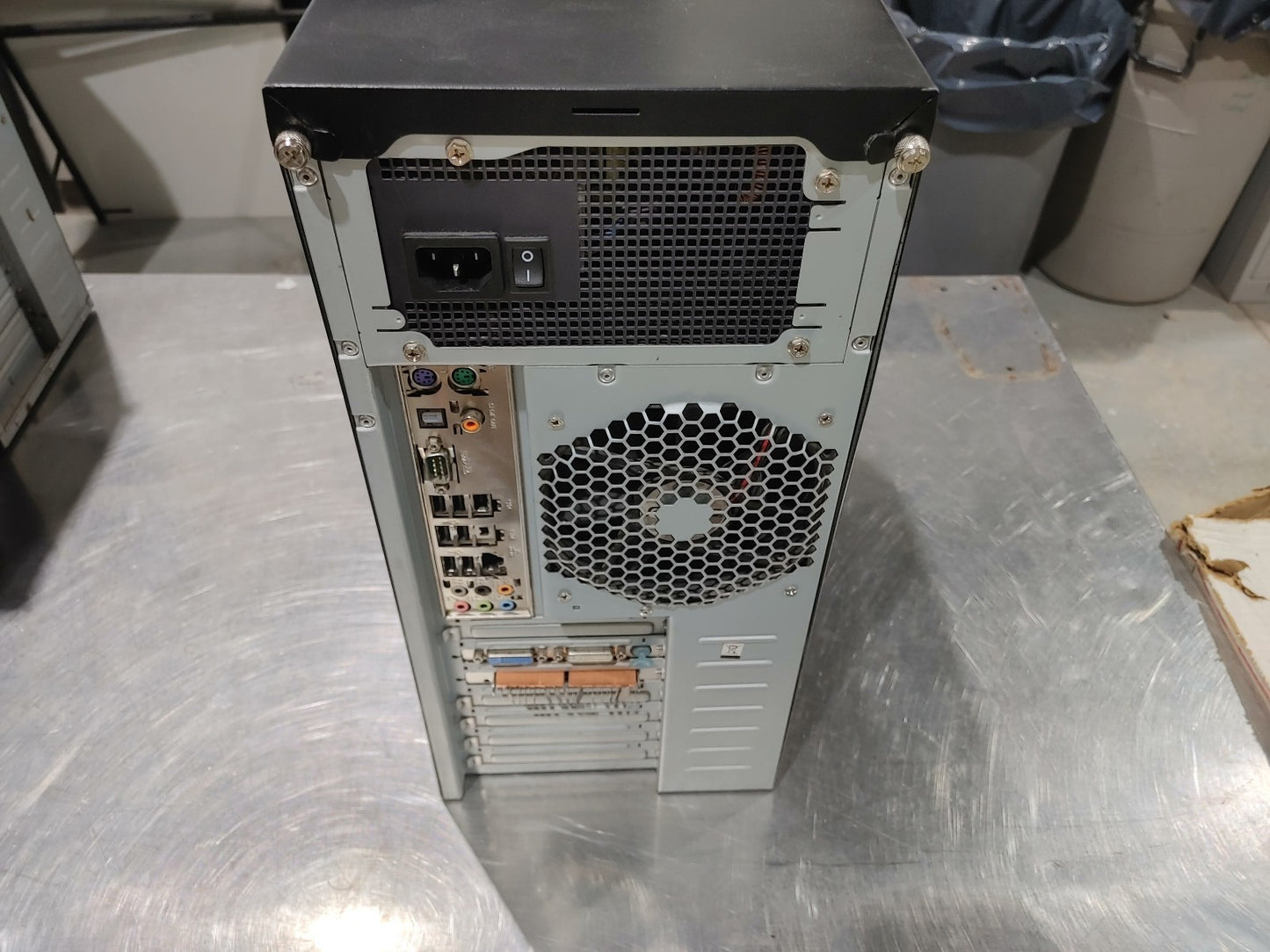 ANTEC PC AMD Phenom 9750 Quad2.4GHz 4GB RAM 320GB HDD GeForce 8600GTS Black Fair