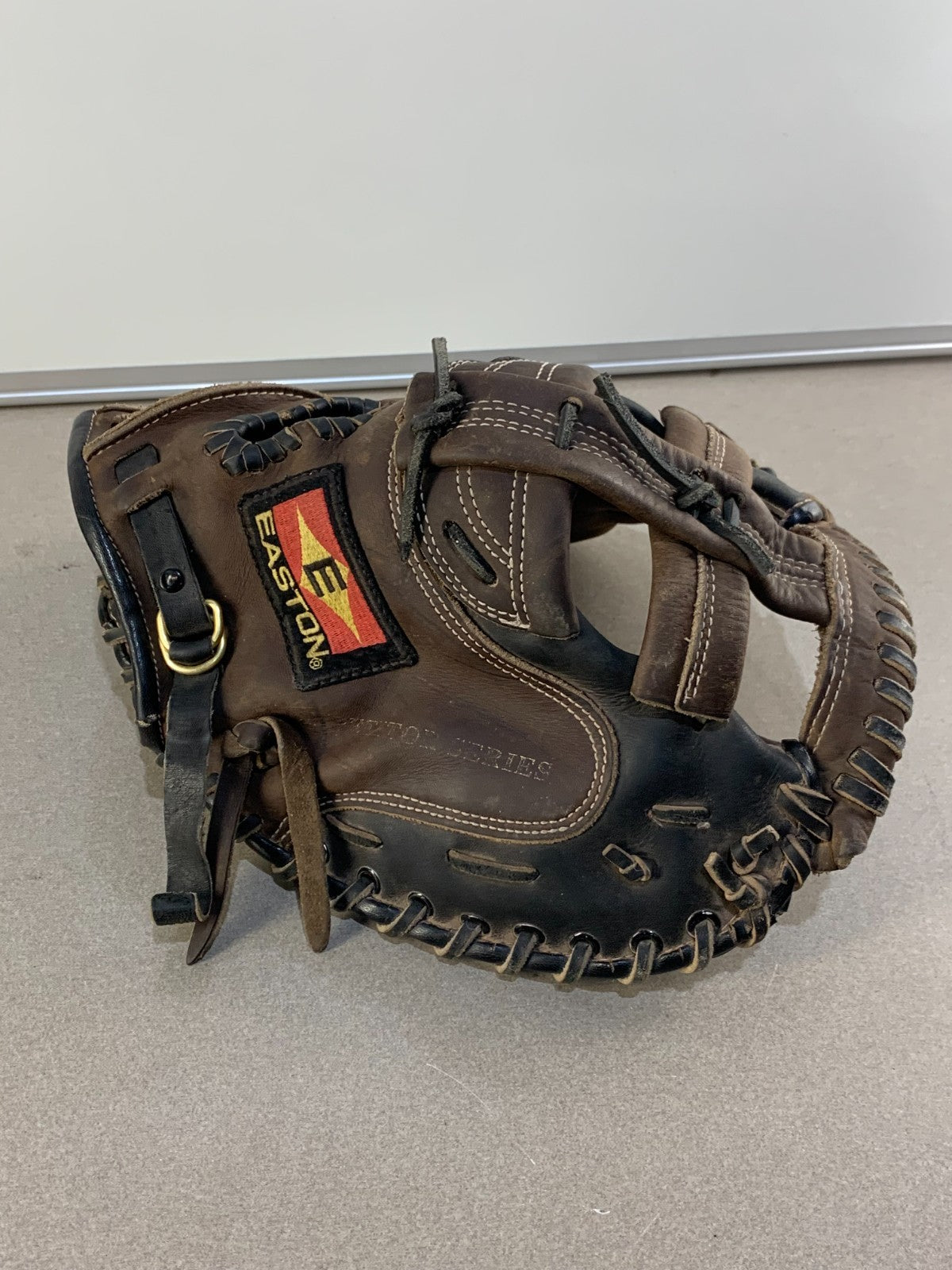 Easton EX211 Competitors Series Baseball Catchers Mitt RHT