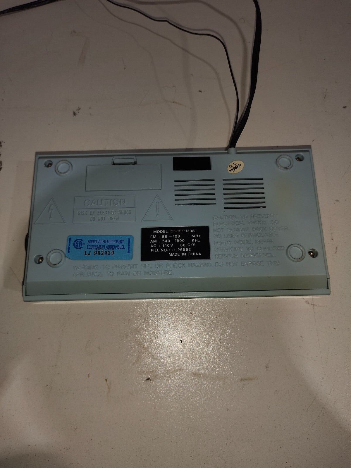 Eversonic KP-101 - Analog Clock along with Radio
