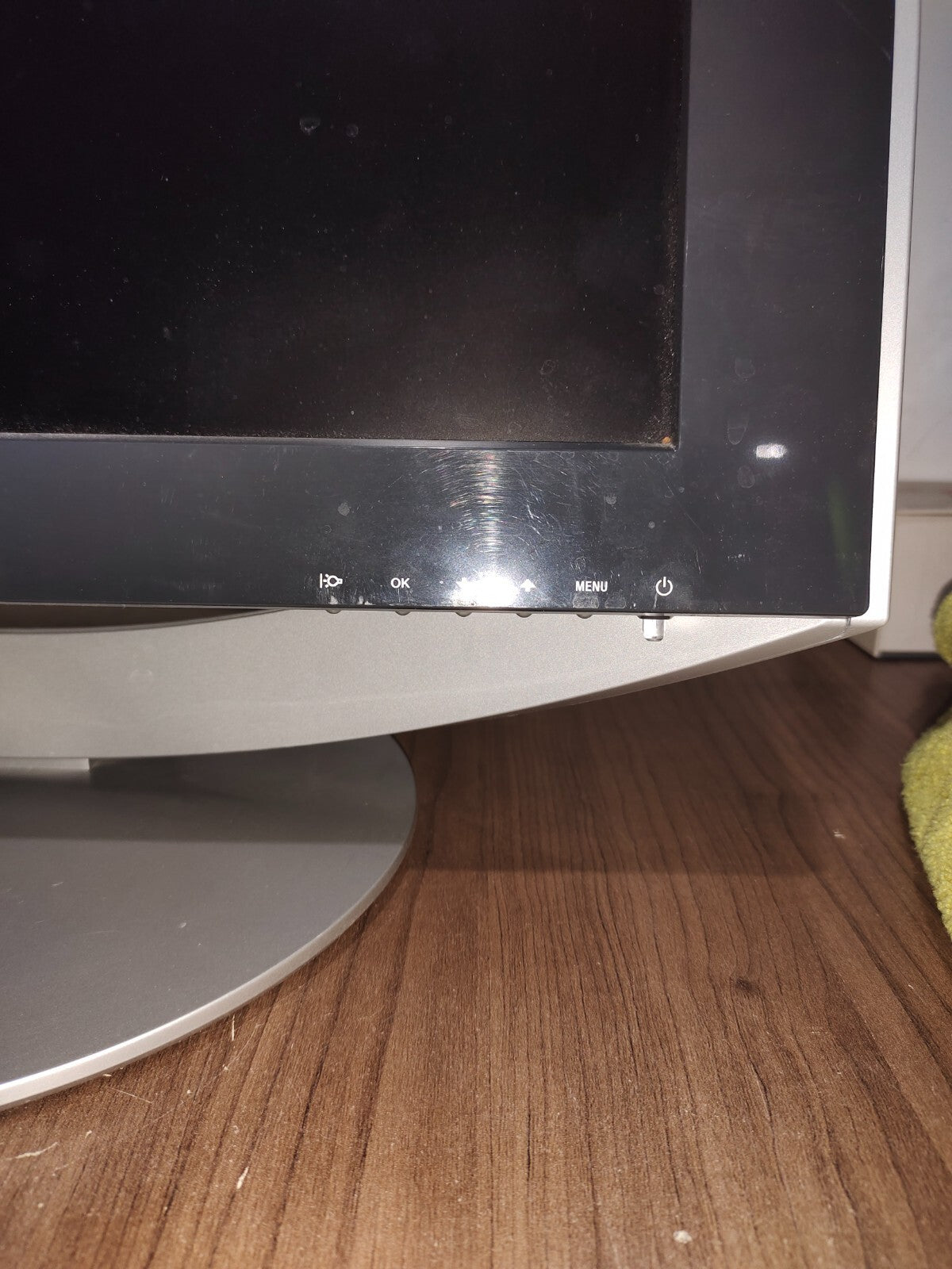 Sony SDM-HS93 LCD Computer Monitor - 19 inch Monitor VGA