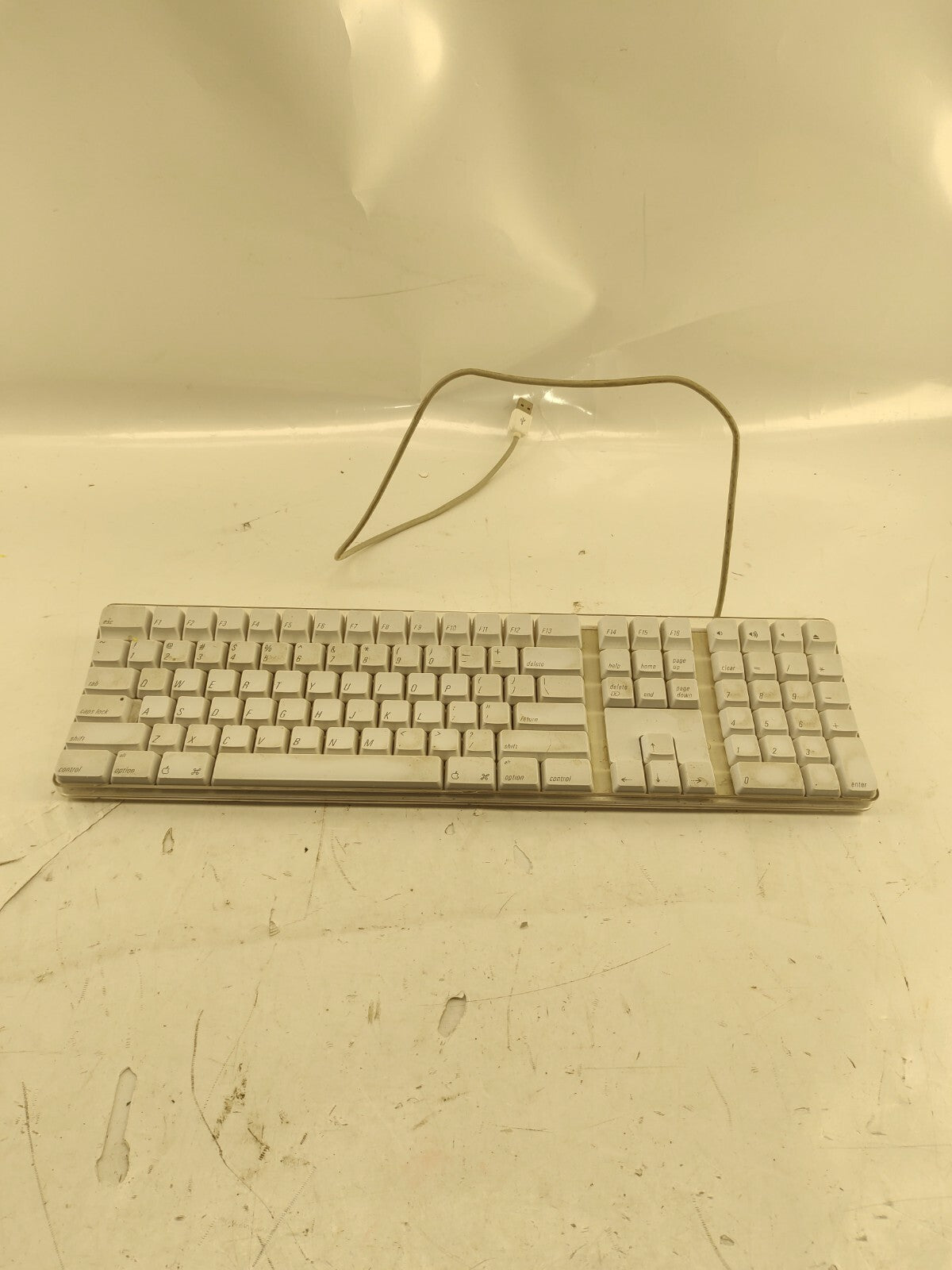 Genuine Apple A1048 English wired full size USB keyboard