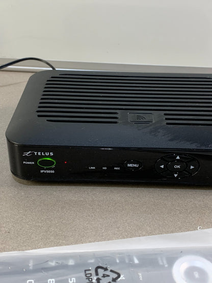 Cisco Technicolor IPV5050 HD Set Top Box With power cord and remote.