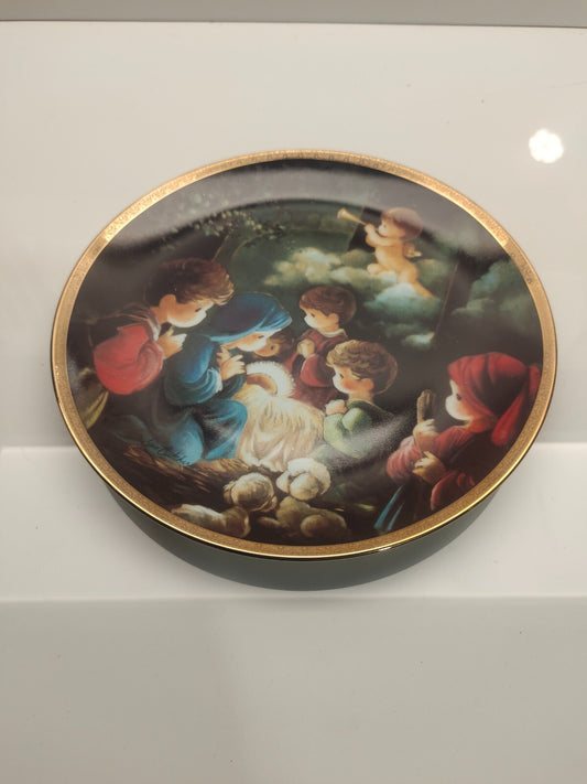 Precious Moments "Come Let Us Adore Him" by Sam Butcher 7-9/16" Plate #2897JJ
