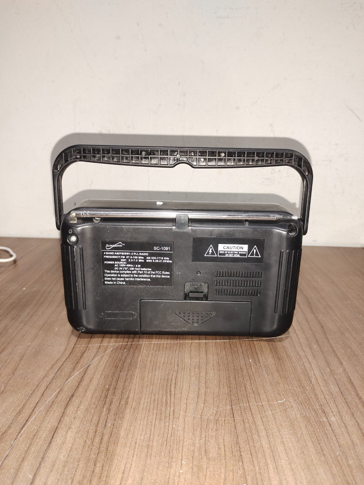 SuperSonic SC1091 4 Band AM/FM/SW1-2 PLL Radio