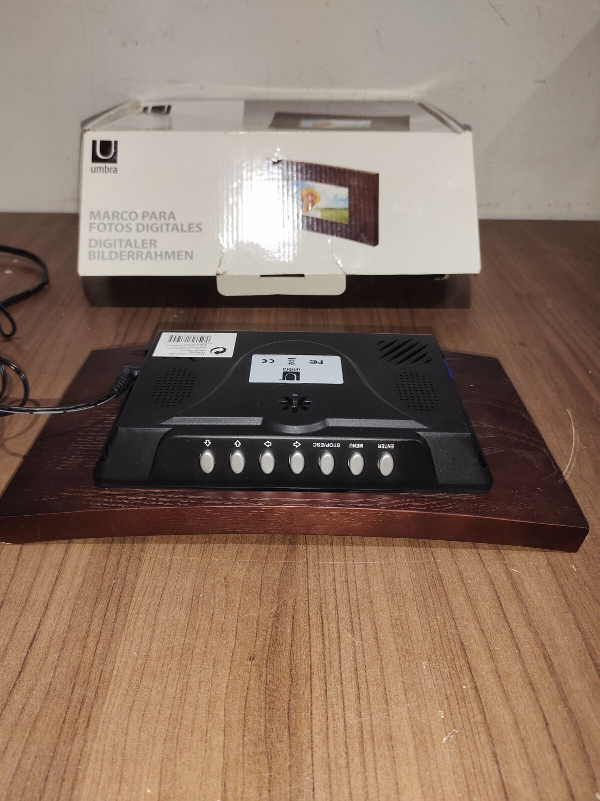 Umbra Digicurve Espresso - Digital Photo Frame