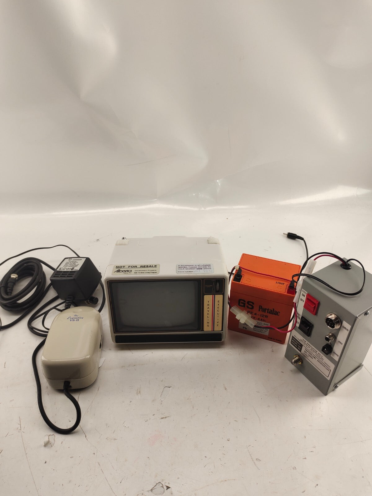 Vintage Travelling Portable Executive II TV Set - Untested