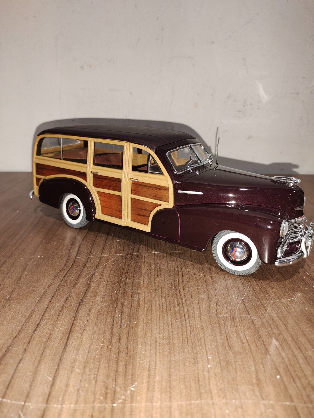 MAISTO 1948 CHEVY FLEET MASTER BROWN (WOODY) Special Edition  1:18 SCALE DIECAST