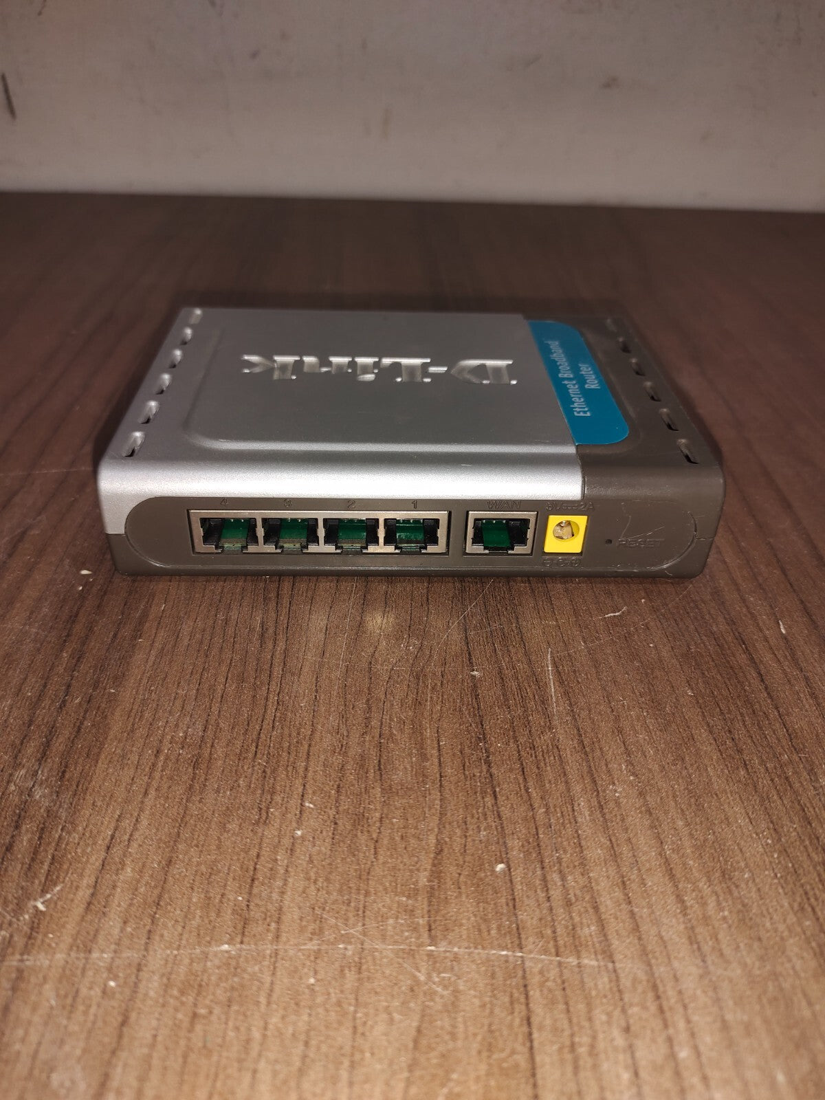 D-Link DI-604 4-Port Ethernet Broadband Router