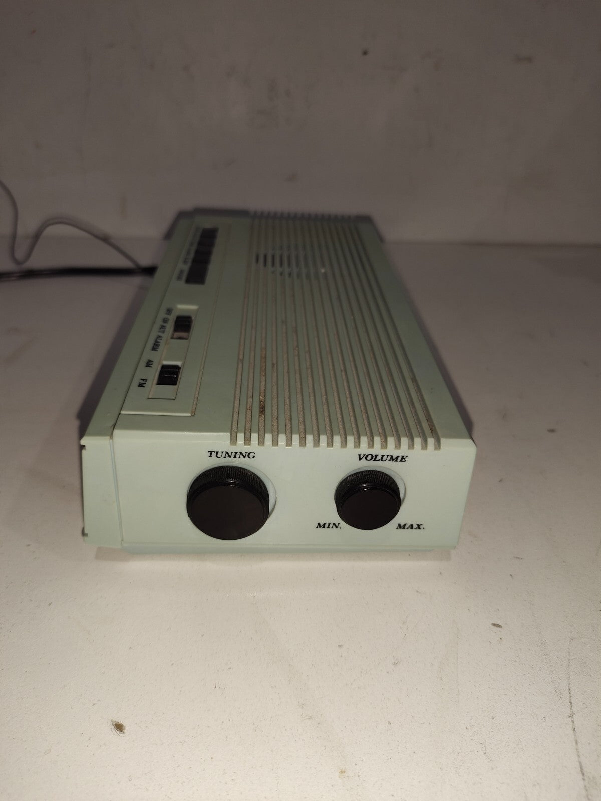 Eversonic KP-101 - Analog Clock along with Radio