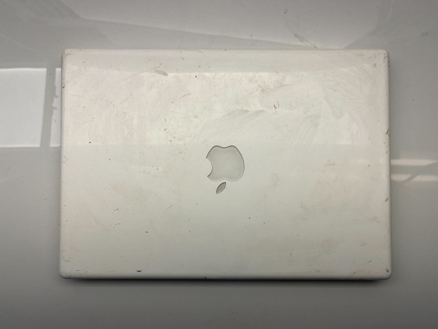 Apple Macbook A1811 White 2006 FOR PARTS
