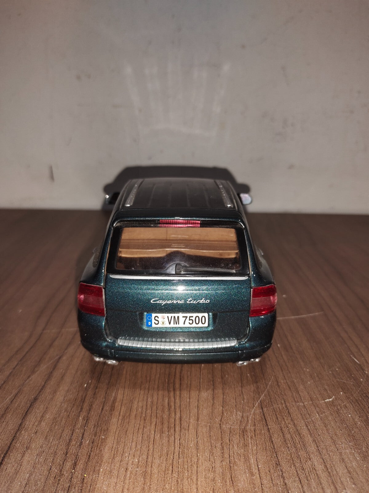Maisto 1:18 Scale Porsche Cayenne Turbo Dark Green - Special Edition