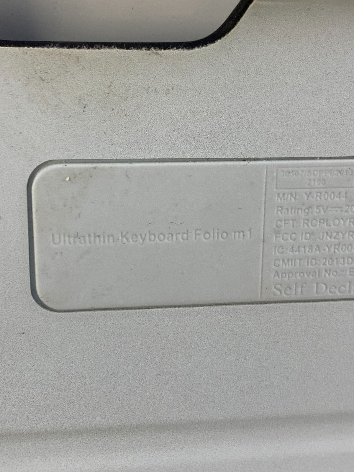 Logitech Y-R0044 Ultrathin Bluetooth Integrated Keyboard Folio ml for iPad Air