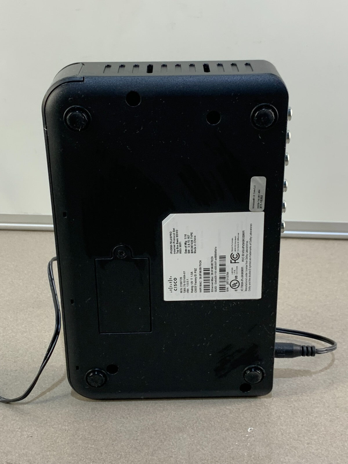 Cisco Technicolor IPV5050 HD Set Top Box With power cord and remote.