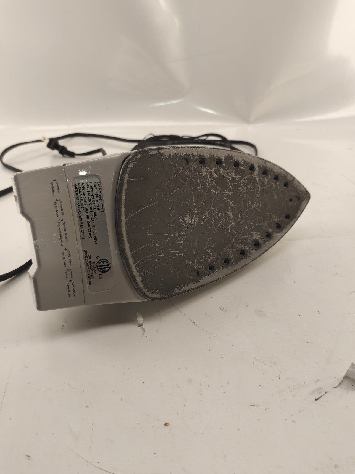 BLACK+DECKER Light 'N Easy Steam Compact Iron