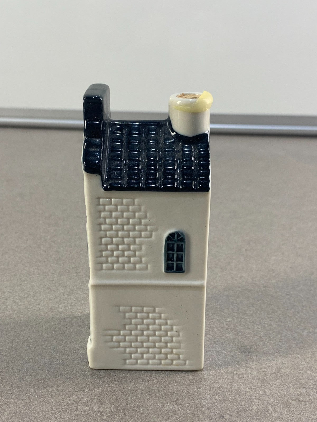 Delft s Blue KLM BOLS Miniature Dutch House, Number 68.