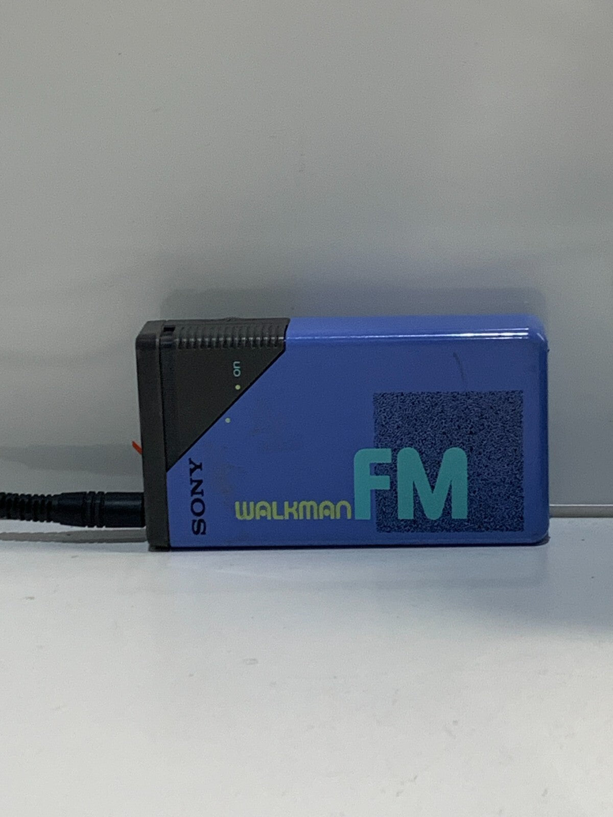 VINTAGE ORIGINAL FM SONY WALKMAN SRF-16W & SONY HEADPHONES
