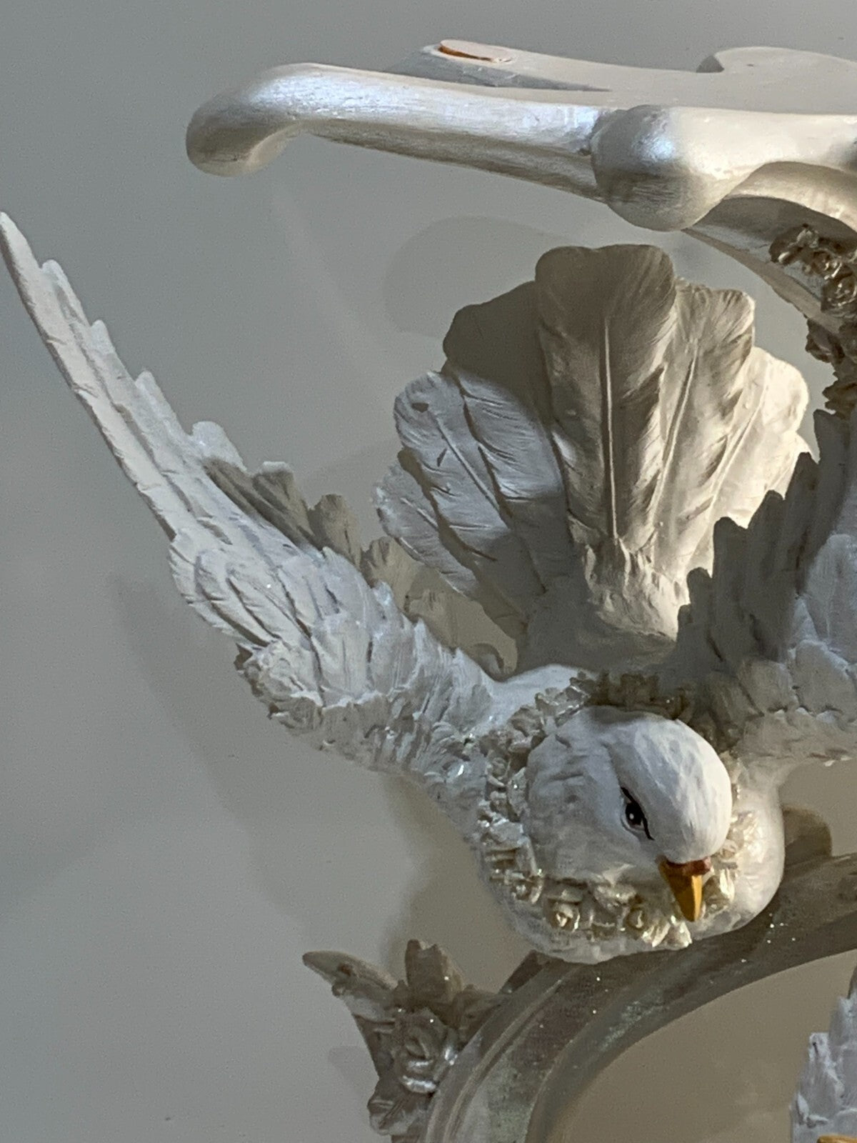 VINTAGE FIGURINE STATUE LARGE DOVE LOVE BIRDS