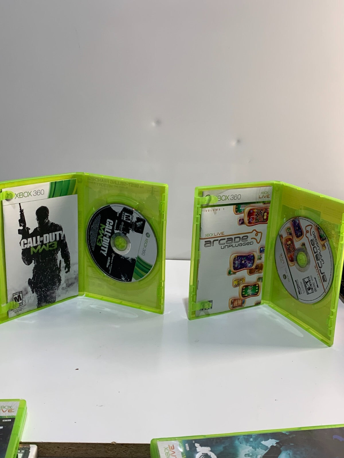 Lot of 2 Xbox 360 Games, Call of Duty: Modern Warfare 3 & Live Arcade Unplugged