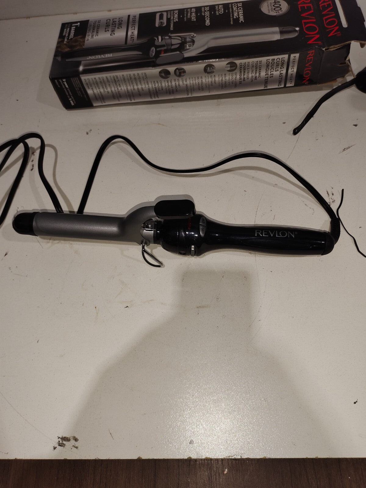 Revlon Perfect Heat Long Lasting Medium Curls Ceramic Curling Iron - RV051F