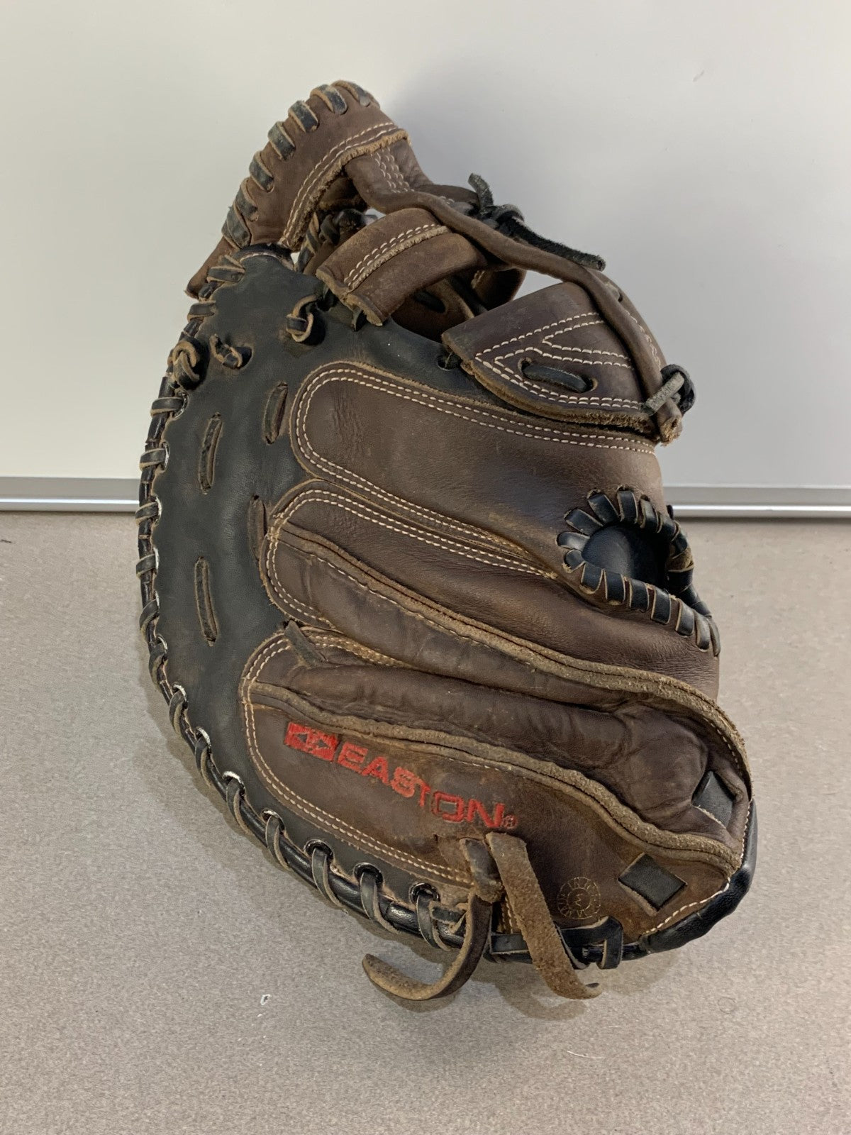 Easton EX211 Competitors Series Baseball Catchers Mitt RHT