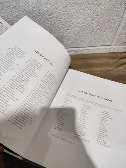 100 Photos That Changed Canada - Hardcover By Mark Reid